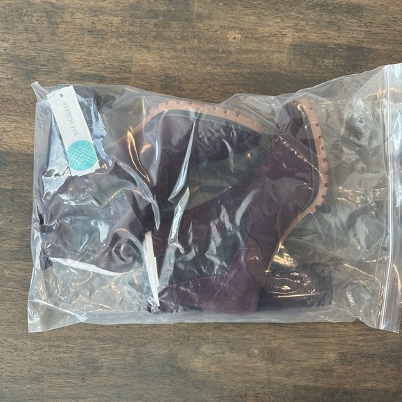 Sanctuary Ravish Chelsea Suede Bootie Burgandy - Picture 5 of 5